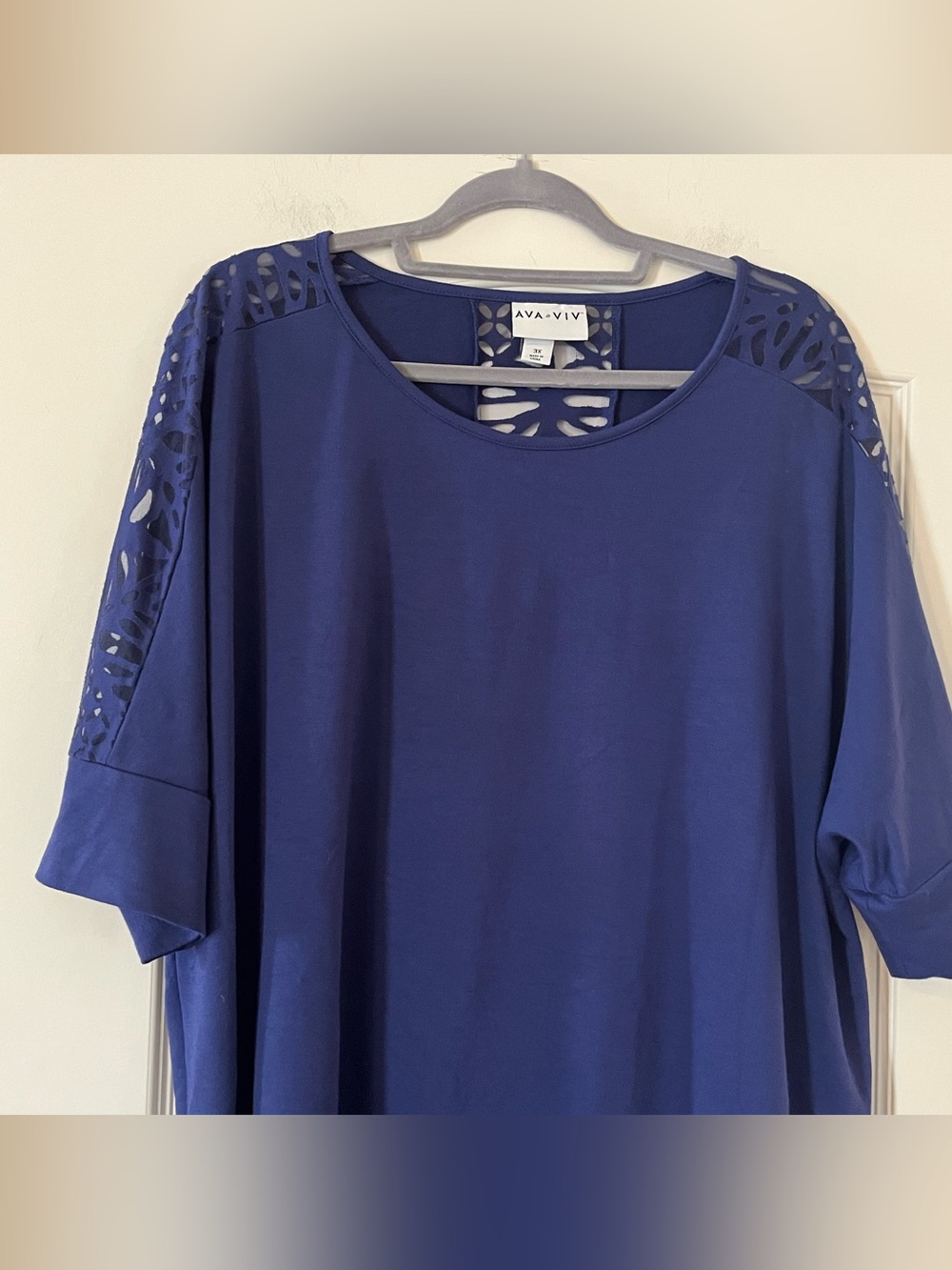 Ava & Viv Dark Royal Blue Laser-Cut Shoulder Long Top - Women’s Size 3X - Picture 10 of 14